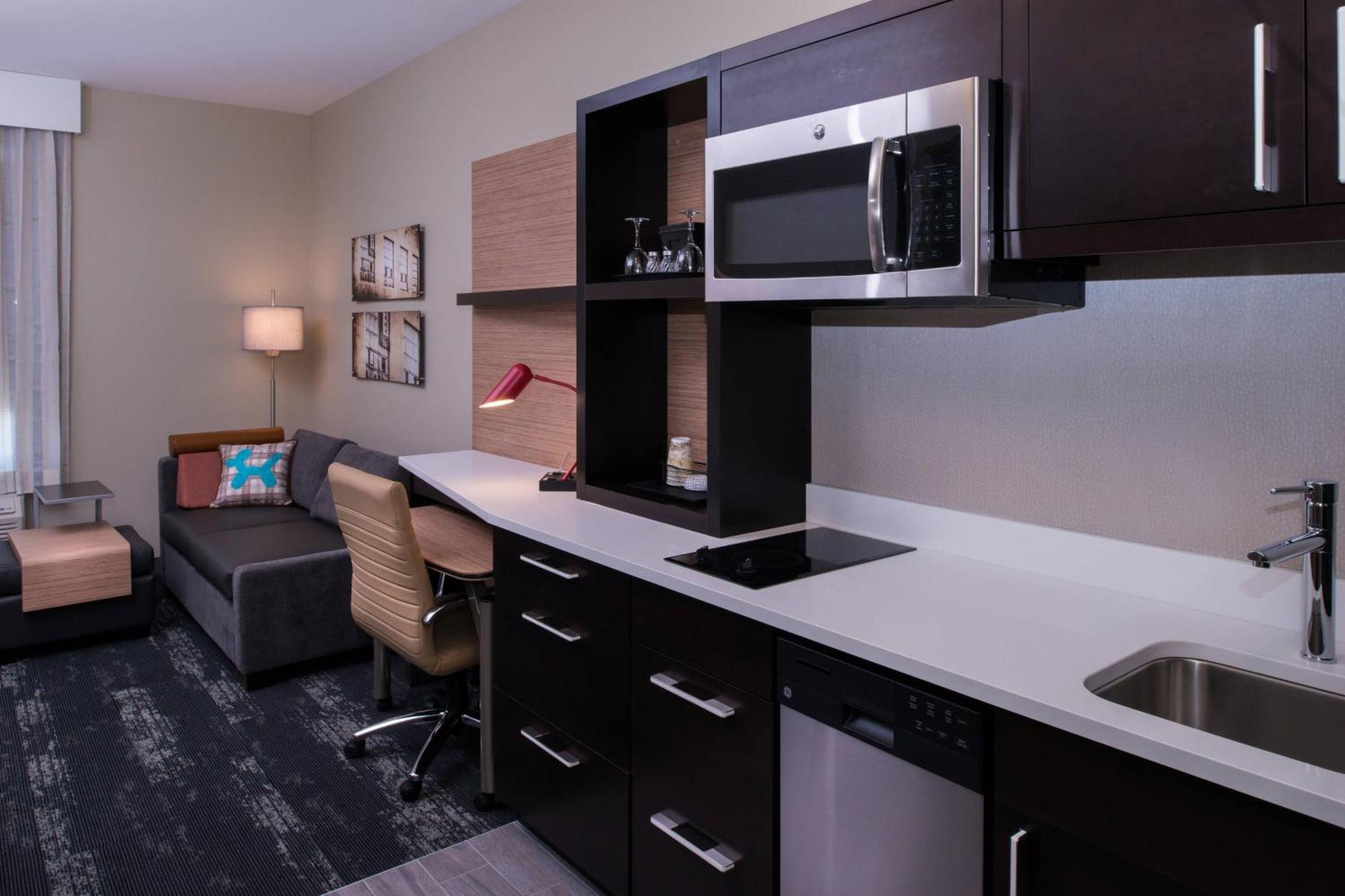 Towneplace Suites By Marriott Saskatoon Exterior foto