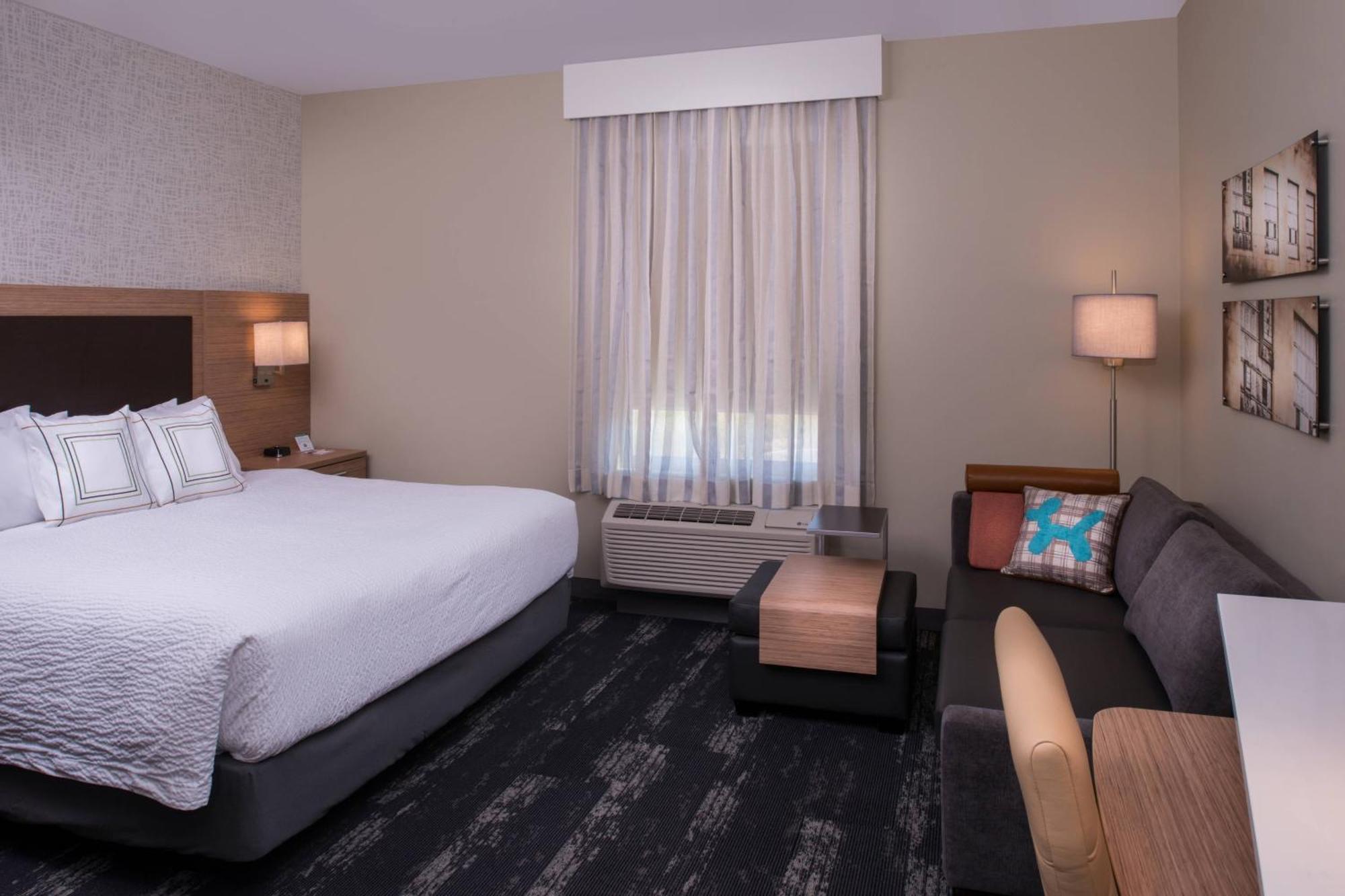Towneplace Suites By Marriott Saskatoon Exterior foto